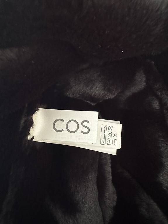 Altro in  Abbigliamento & Accessori: Cos Balaclava Nero  – Usato da Muralto venduto da bma_28rb 1