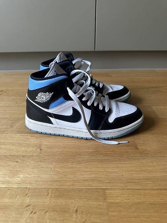 Shoe Nike Air Jordan 1 Mid University Blue (UK7.5 EU42)