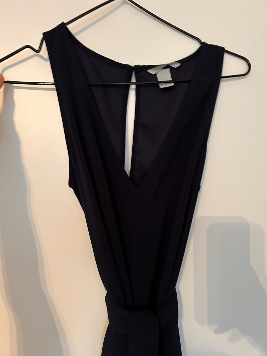 H&M Tute: Cooler dunkeblauer Jumpsuit – Usato da St. Gallen venduto da epr_k5hx