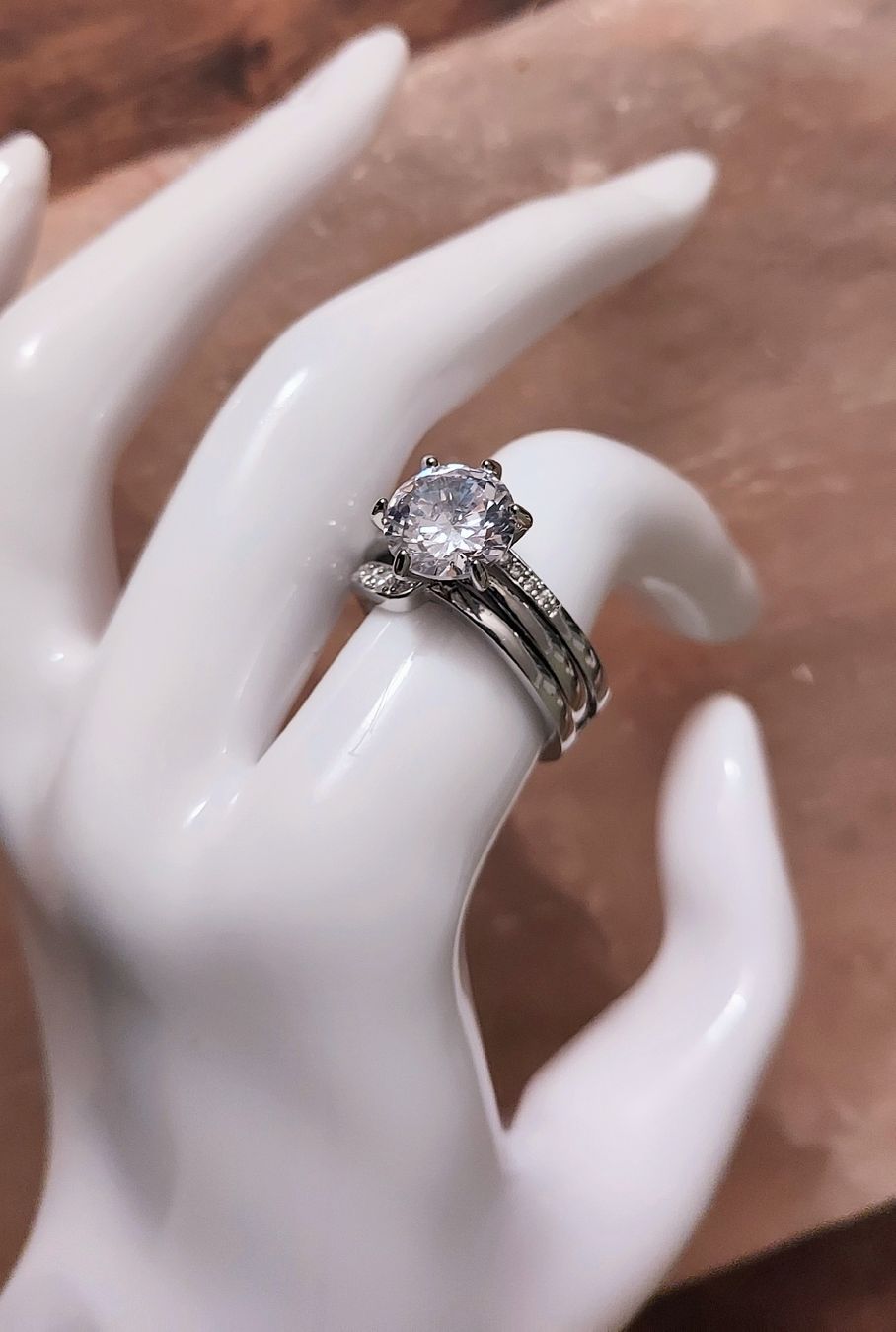 Anelli: Ring versilbert mit hübschem Zirkonia – Nuovo (secondo la descrizione) da Ettenhausen TG venduto da CH2300 2