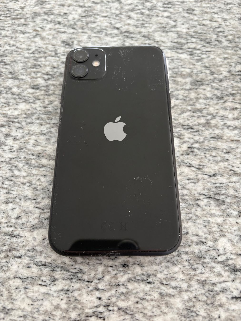 Apple Telefoni cellulari / Smartphones: iPhone 11,schwarz, 128 GB – Usato da Boll venduto da Hul6