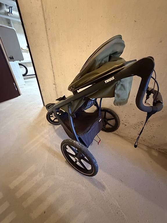 Thule Carrozzine: Thule Urban Glide 2 Cypress Green Kinderwagen – Usato da Gunzwil venduto da iy61 2