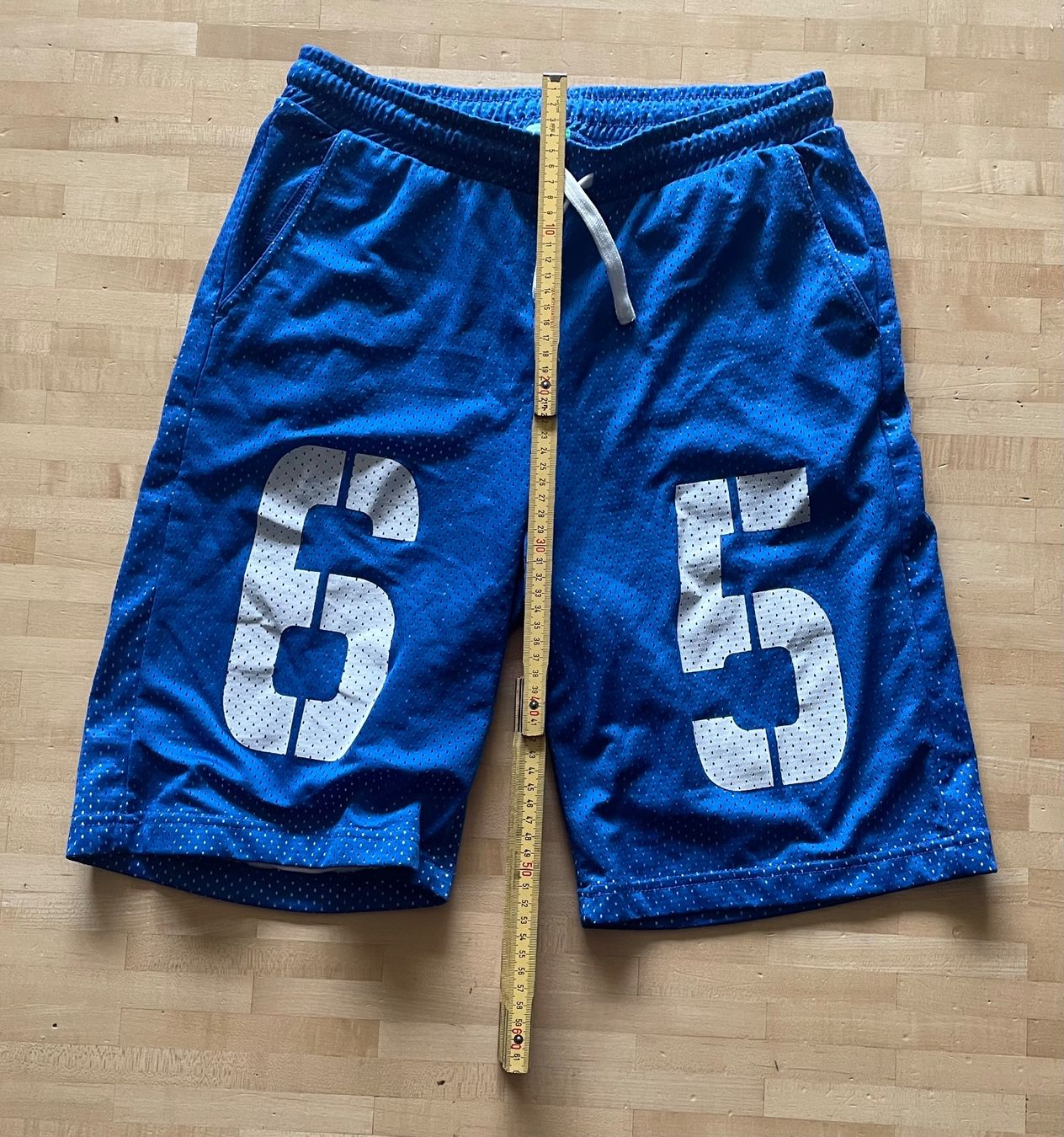 Benetton Hosen: Benetton Shorts, Gr. 176 oder 164, Top Zustand! – Gebraucht aus Winterthur von crave 2