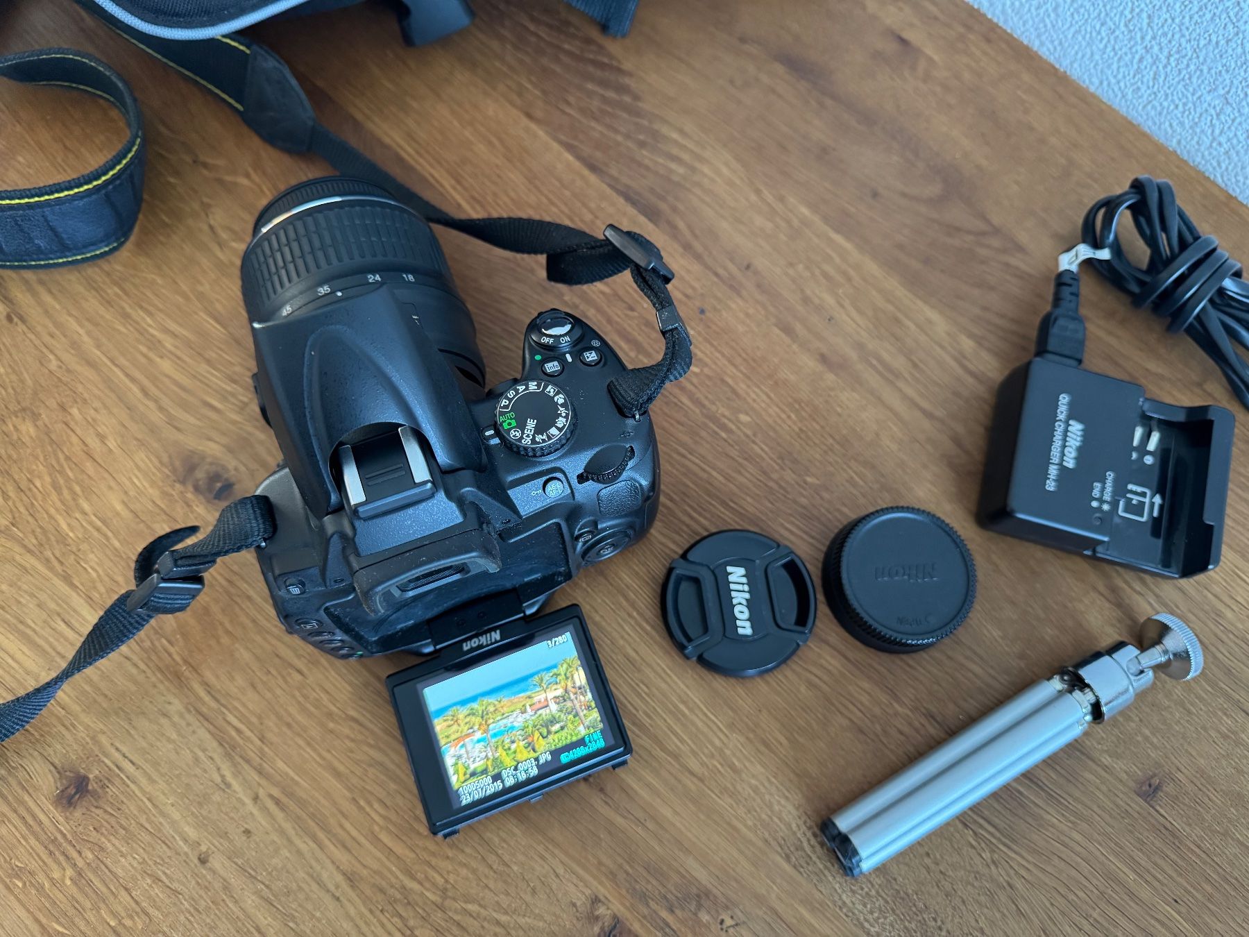Nikon Fotocamera: Nikon D5000 mit 18-55 mm objektiv – Nuovo (secondo la descrizione) da Frauenfeld venduto da dilili 4