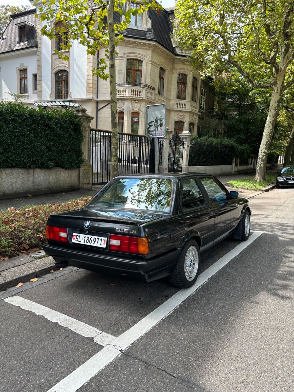 BMW Autos: BMW 318is E30 – Gebraucht aus Binningen von  2
