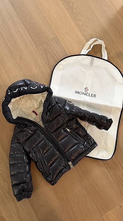 Giacche & Cappotti: Moncler Kids Jacke 4A/104 – Usato da Steinhausen venduto da inmumi