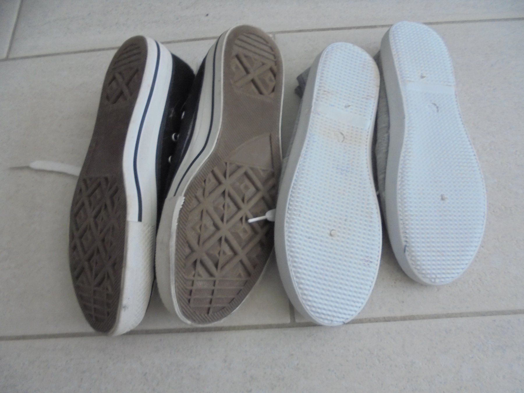 Scarpe da donna: 2  PAAR SCHUHE GR.38 NEUWERTIG – Usato da Rotkreuz venduto da Samballi 1