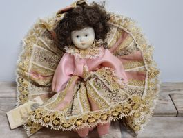 Porzellan Sammler Puppe , diagonal 16 cm, m.Zertifikat