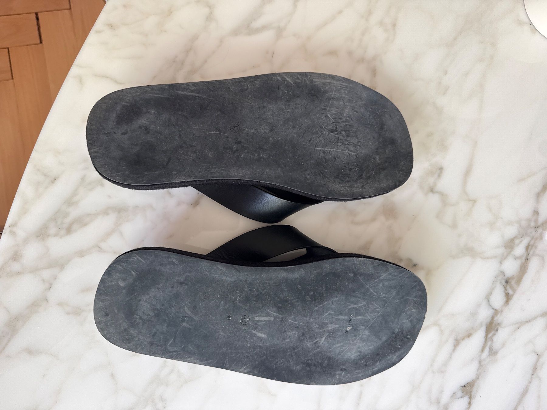 Scarpe da uomo: The Row Leder Flip Flops, Schwarz – Usato da Zürich venduto da ele_nd88 3