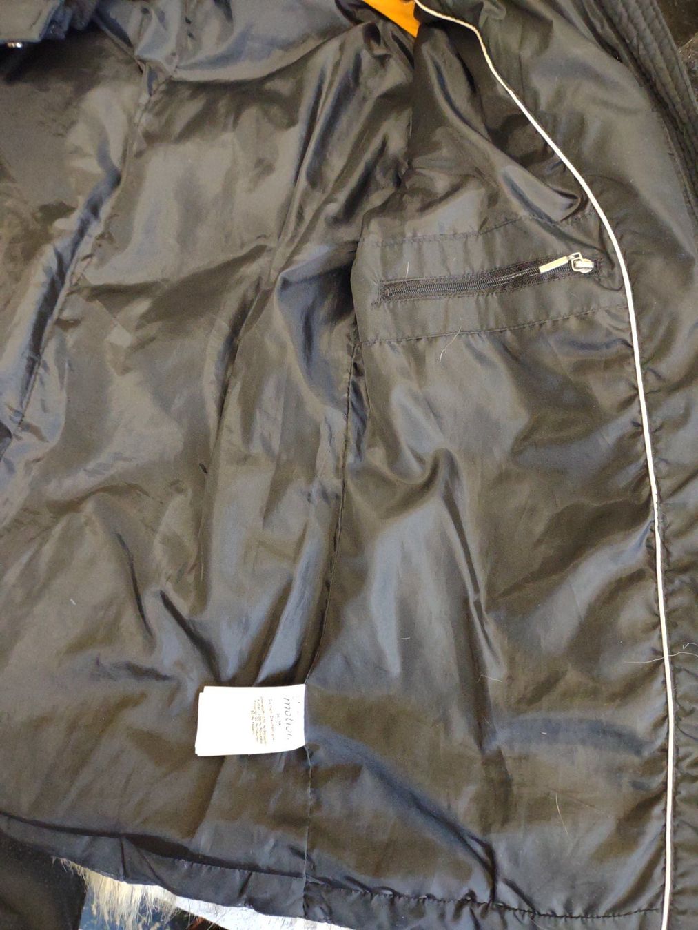 Giacche: Schöne Schwarze Damen Daunen Jacke – Usato da Montlingen venduto da Nikita-Sidney 2
