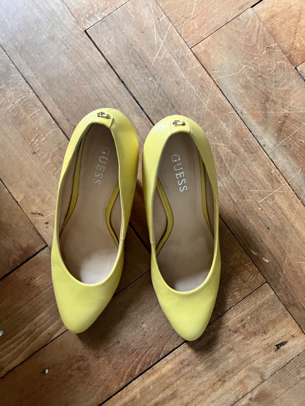 Guess Damenschuhe: Highheel/Pumps mit Keilabsatz v. Guess hellgelb Gr. 39 – Gebraucht aus Zürich von amarelapreto 5