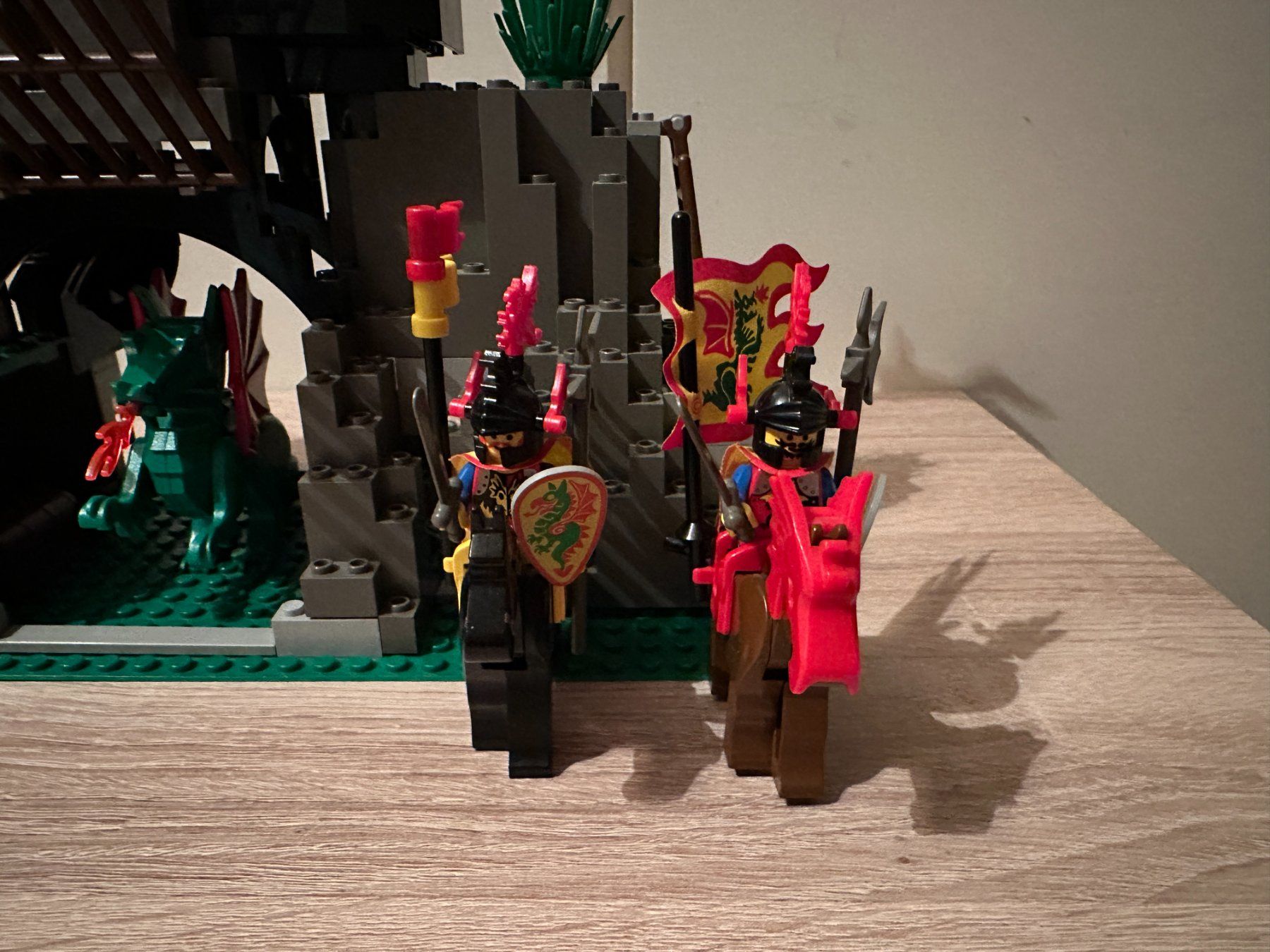 Lego Kit di costruzioni: LEGO Ritter 6076 Dark Dragon's Den – Usato da Basel venduto da Don-Angel 4