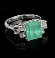 Colombian Emerald Ring 3.40 ct – 18K White Gold & Diamonds