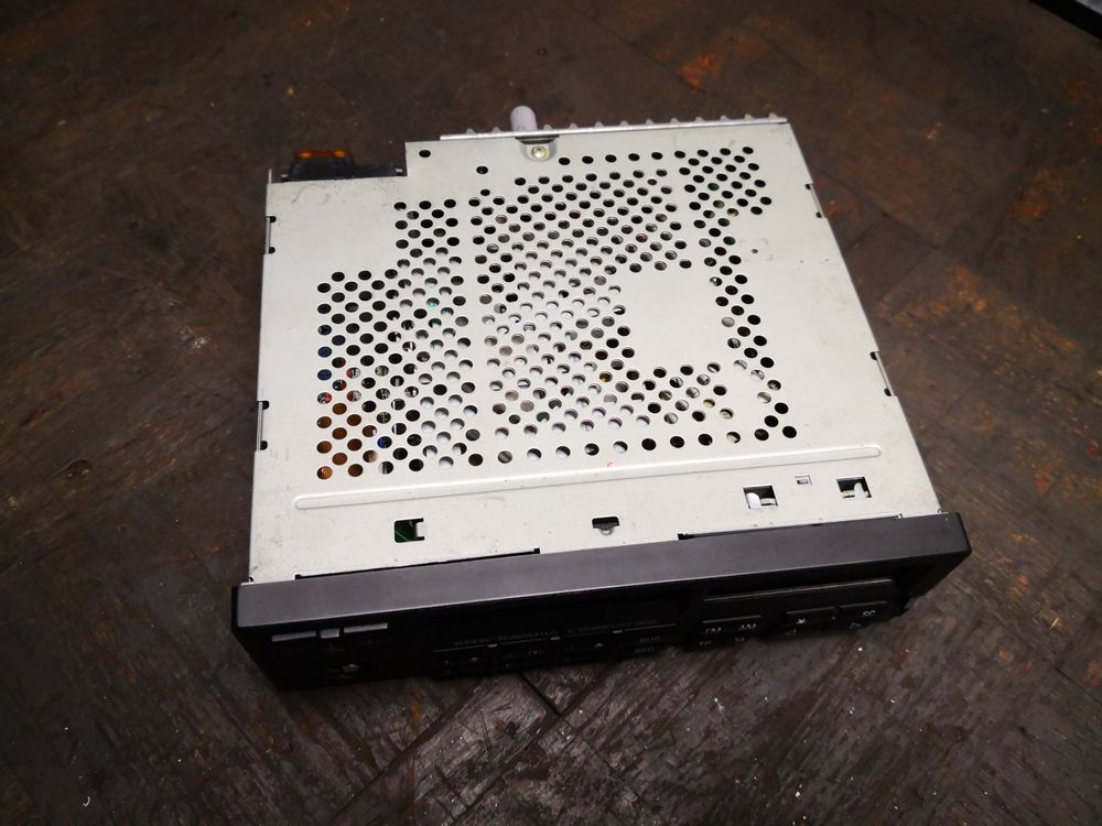BMW Bavaria C Business RDS Radio mit Code (E34 M5) (Defekt) in