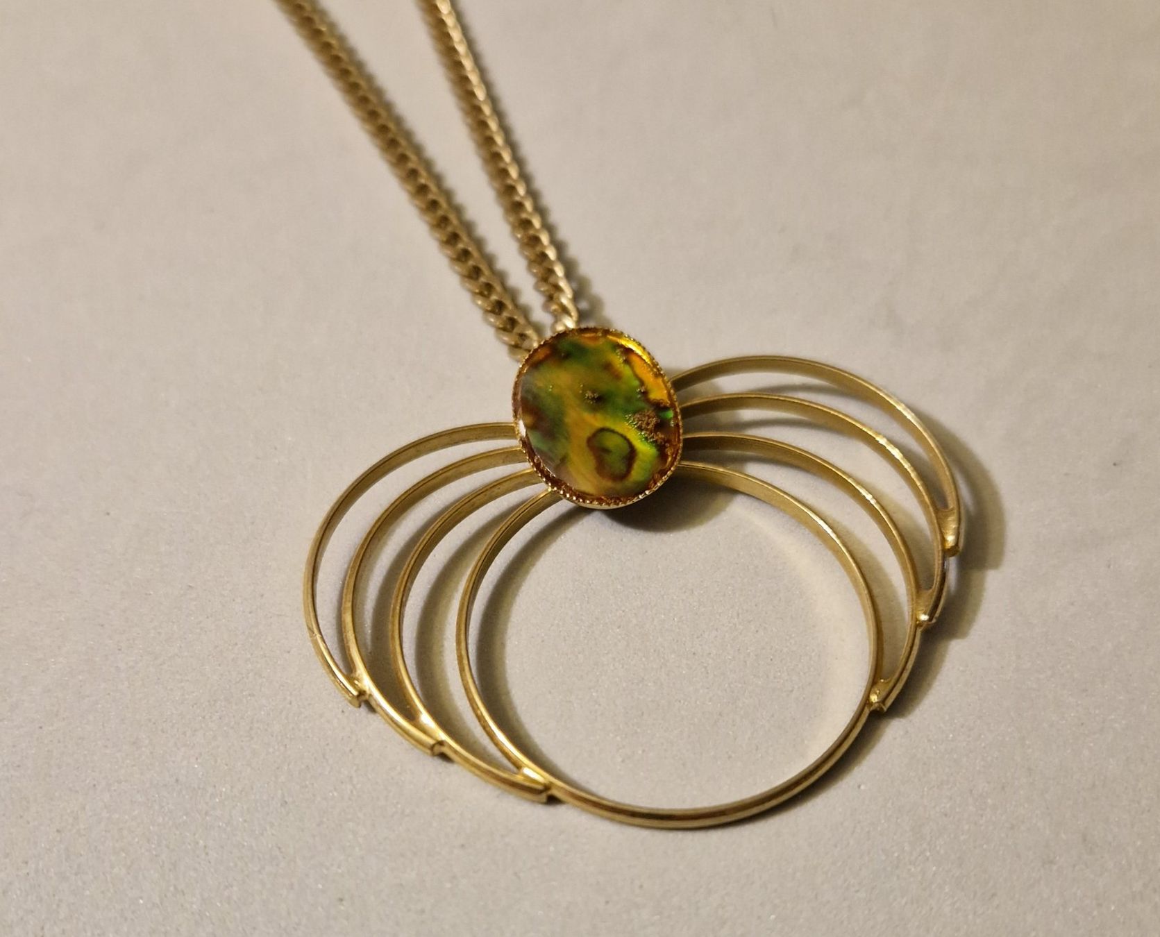 Catenine: Vintage Kette: abstrakt oder stilisierte Spinne mit Abalone – Usato da Zürich venduto da silver-team 1