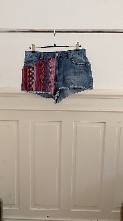 Topshop Pantaloni: Topshop MOTO Patchwork Jeansshorts W28 – Usato da Zürich venduto da LauraV