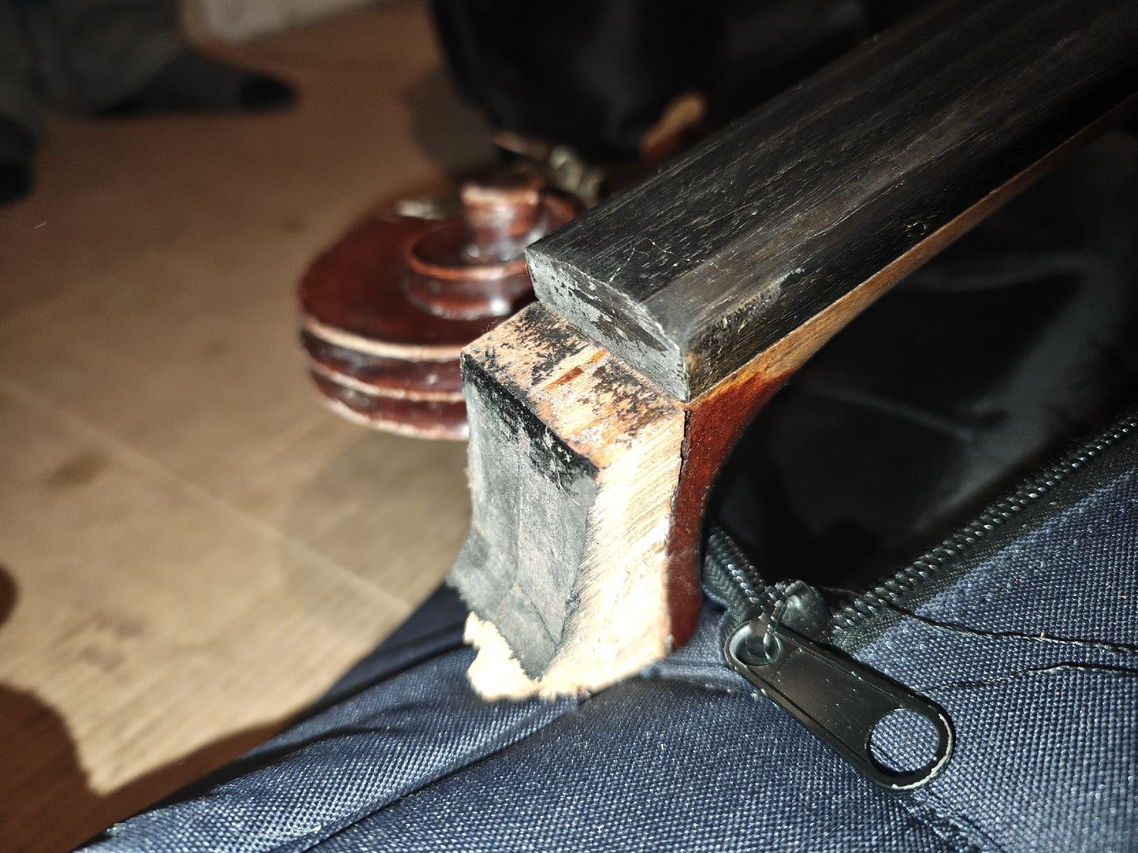Instruments de musique: Kontrabass  Defekt – Défectueux à Boniswil par Alessio42 3