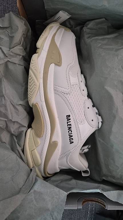 Balenciaga Herrenschuhe: Balenciaga Triple S Gr. 42 Weiß – Neu und originalverpackt aus Kölliken von ale_mqq6