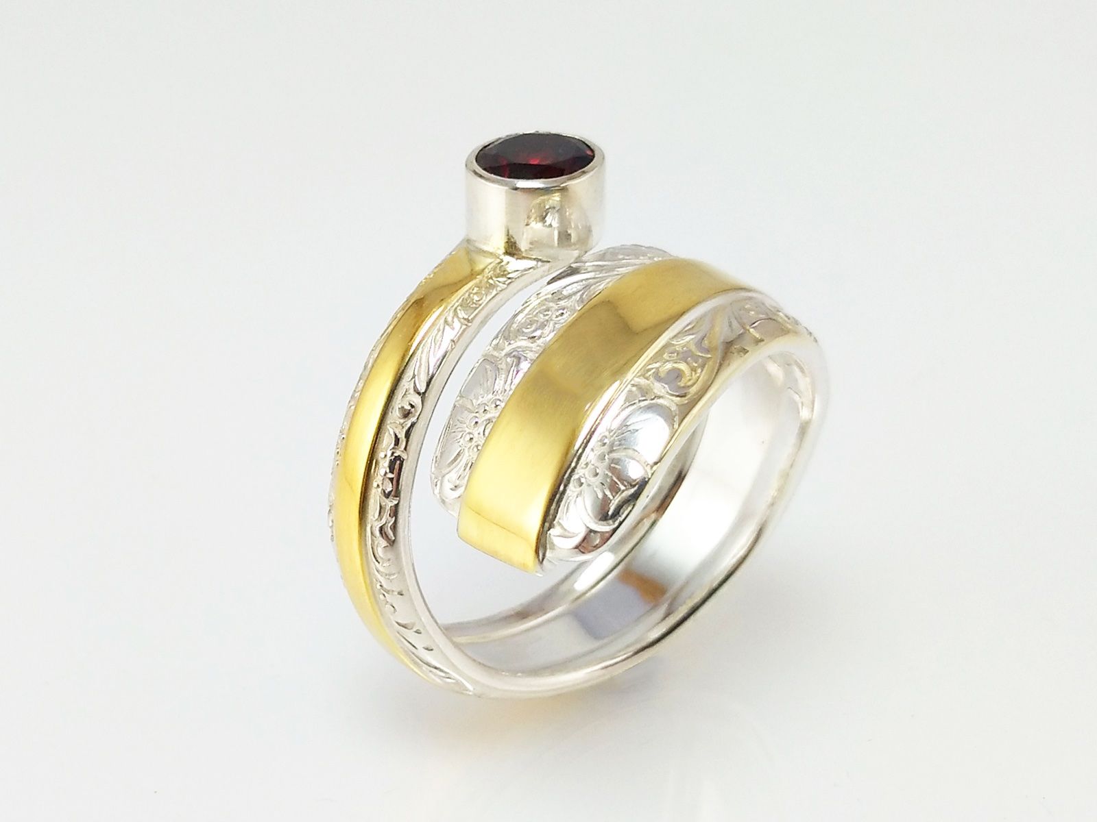 Anelli: Offener Jugendstil Silberring (teilvergoldet) mit Granat – Nuovo e nell'imballaggio originale da Meilen venduto da Byrd-bijoux 2