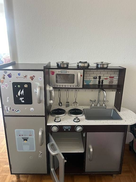 Spielzeuge: Spielküche mit Zubehör – Gebraucht aus Adliswil von sil_v8dy