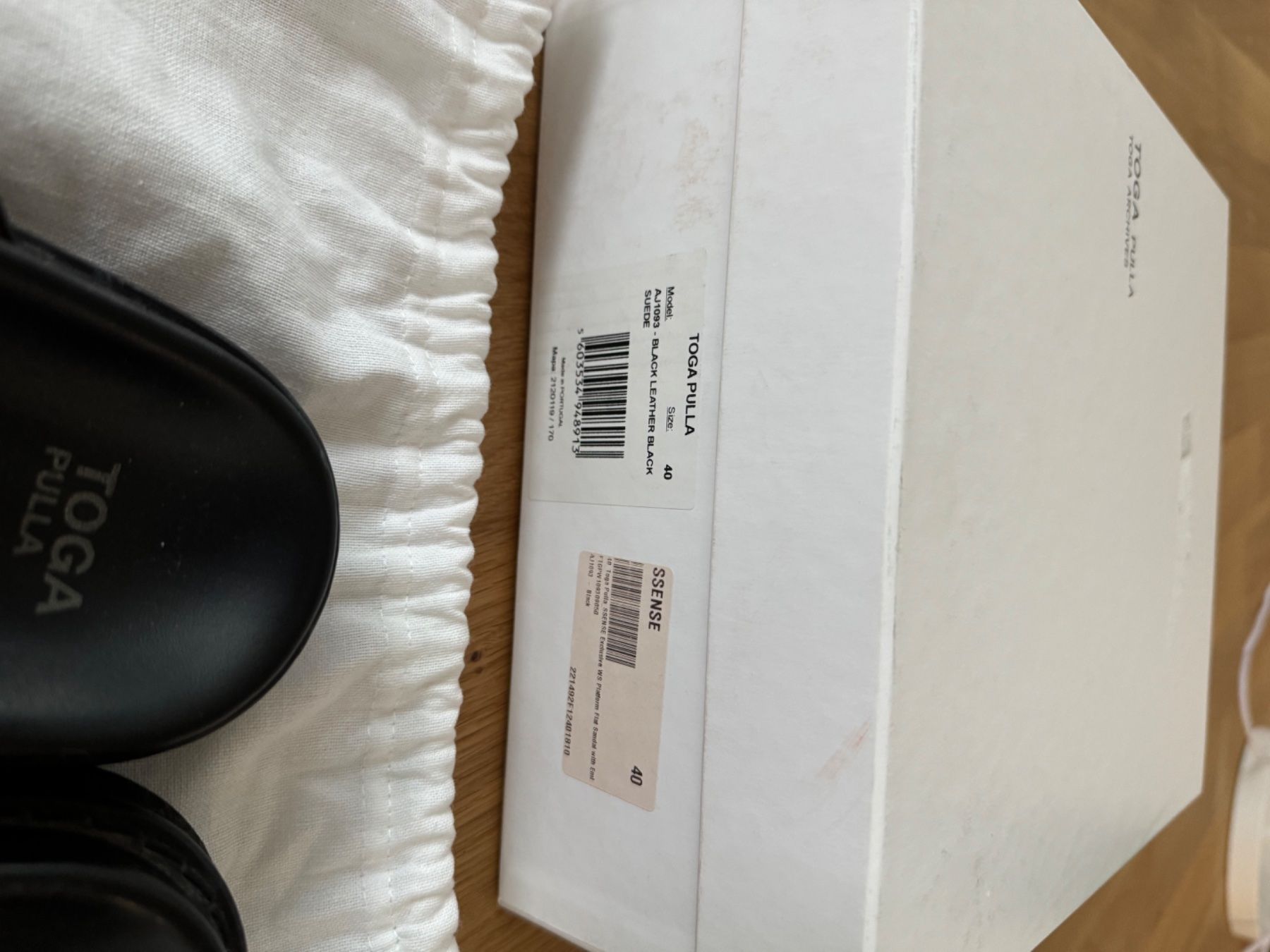 Scarpe da uomo: Toga Pulla Black Two Buckle Charms Sandals – Usato da Klingnau venduto da Vdado 6
