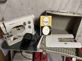Husqvarna Combina Nähmaschine mit Koffer und Zubehör