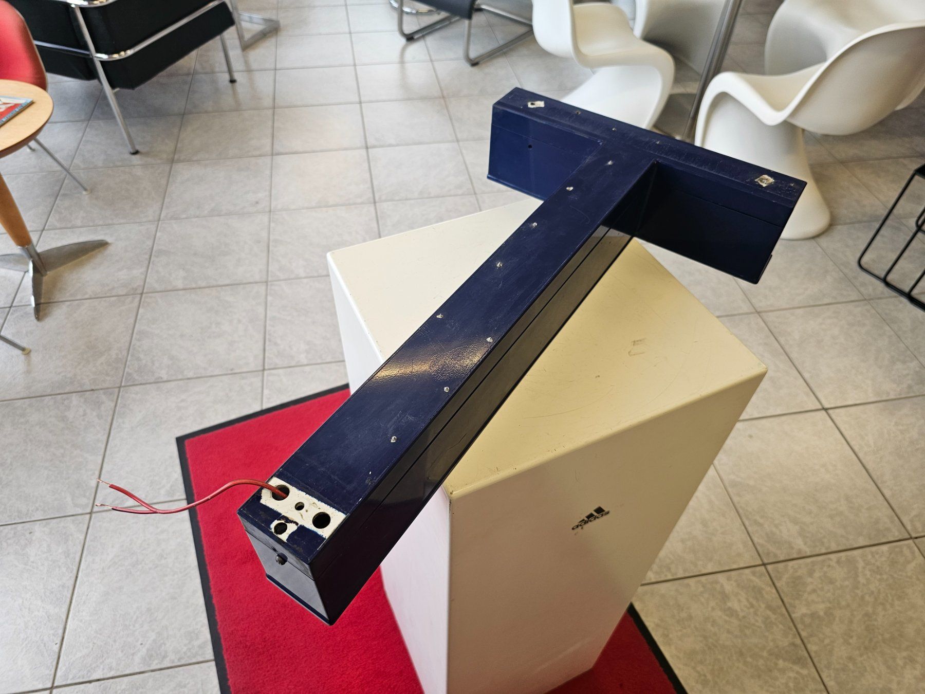 Lampen: T Leuchtbuchstabe Lightbox Leuchtreklame mit LED 1/2 – Gebraucht aus Nottwil von Wondewa-Shop 2