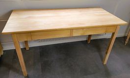Grosser Holztisch - Frisch renoviert