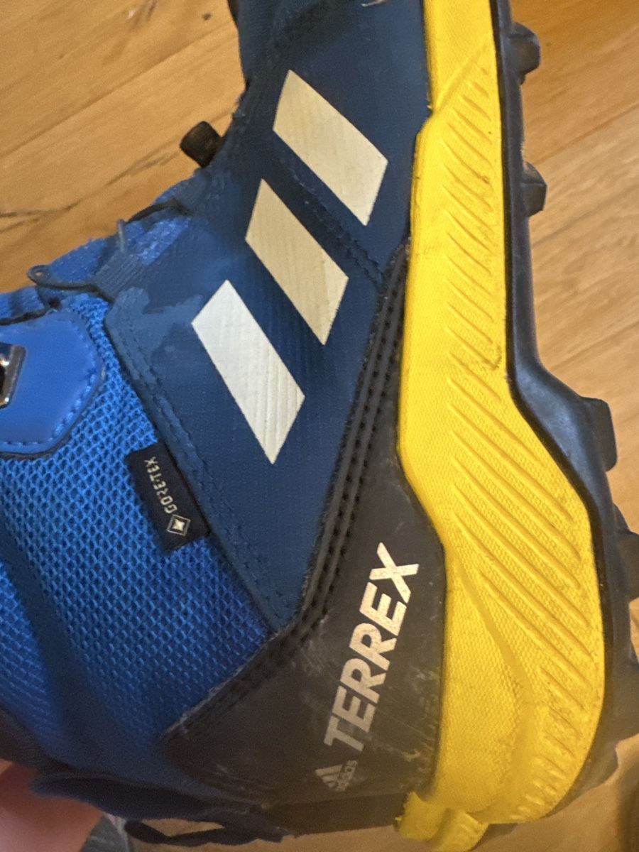 Adidas Herrenschuhe: Adidas Terrex Wanderschuhe 35 Gore-Tex blau gelb – Gebraucht aus Widen von Gaggeri 3