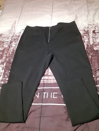 Elegante schwarze Hose mit Reissverschluss, Gr. 46, top