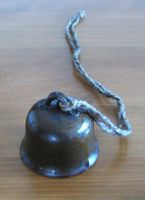Glocke Keramik Dekoration Rarität grau-beige mit Wollschnur