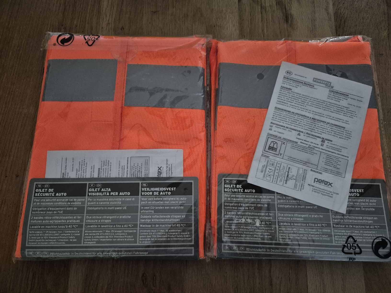 Gilet & Giacche: 2 Auto-Sicherheitswesten, Universalgrösse – Nuovo e nell'imballaggio originale da Urtenen-Schönbühl venduto da Chaeppeler 1