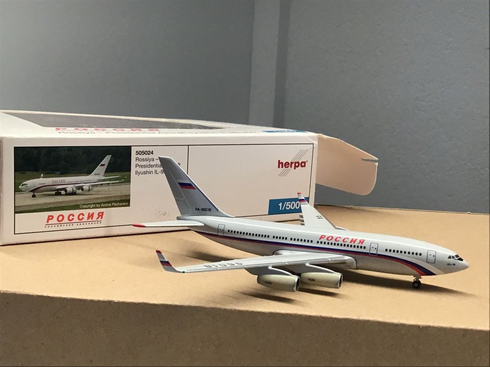 HANGHANG Delta Flugzeugmodell 1:400 – Aus Kunststoff/Metall, 14,2 Cm Lang, Detailreich, Für Sammlung & Deko