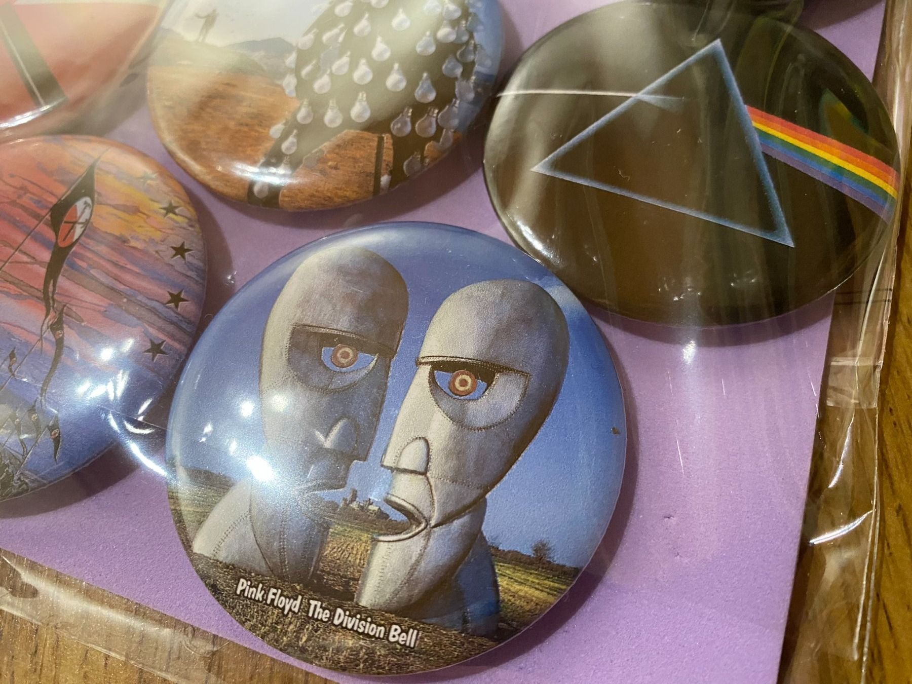Placchette & Badge: Pink Floyd Ansteck Badges! – Nuovo (secondo la descrizione) da Basel venduto da VinylLover68 3