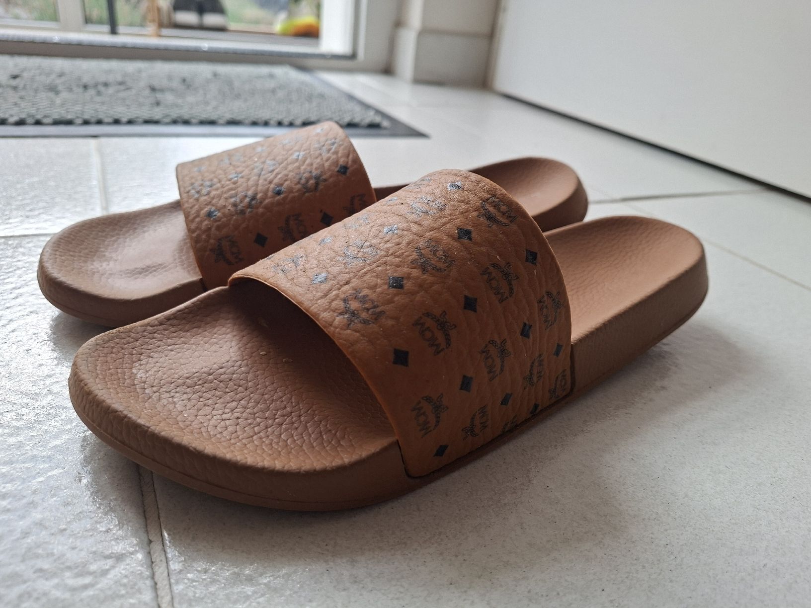 Mcm Herrenschuhe: MCM claquettes monogramme taille 45 – Gebraucht aus Châtel-St-Denis von dep_jgk2 1