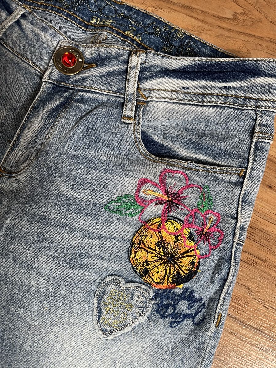 Desigual Jeans: Jeans DESIGUAL mit Stickerei – Gebraucht aus Oberbüren von len_5q92 1