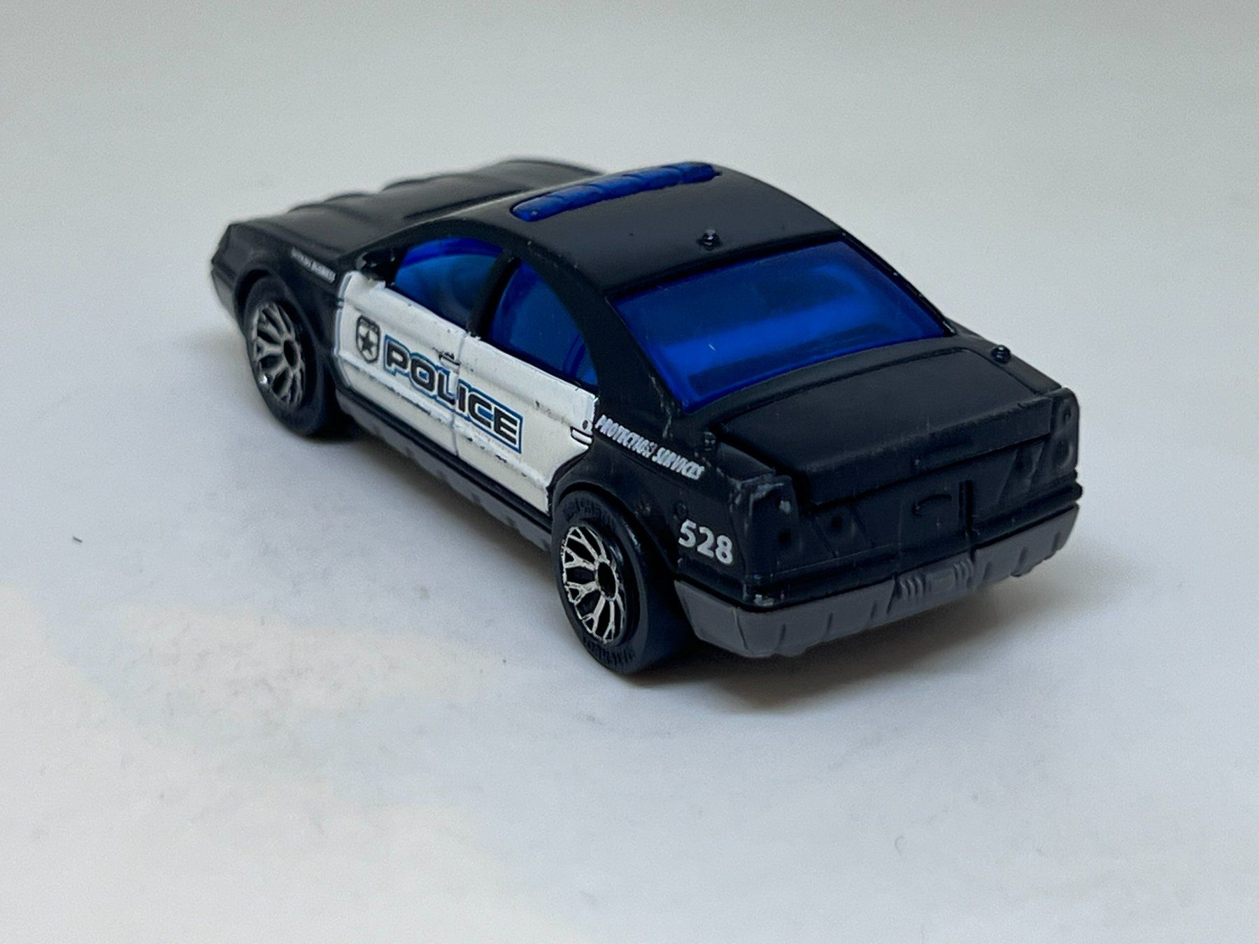 Matchbox Modellini d'auto: Matchbox Police Car #735 – Usato da Wildegg venduto da LaaBoutique 2