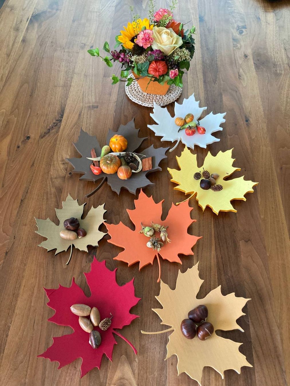 Tutte le decorazioni: Herbstblatt gross in verschiedenen Farben – Nuovo (secondo la descrizione) da Ermenswil venduto da hoember 1