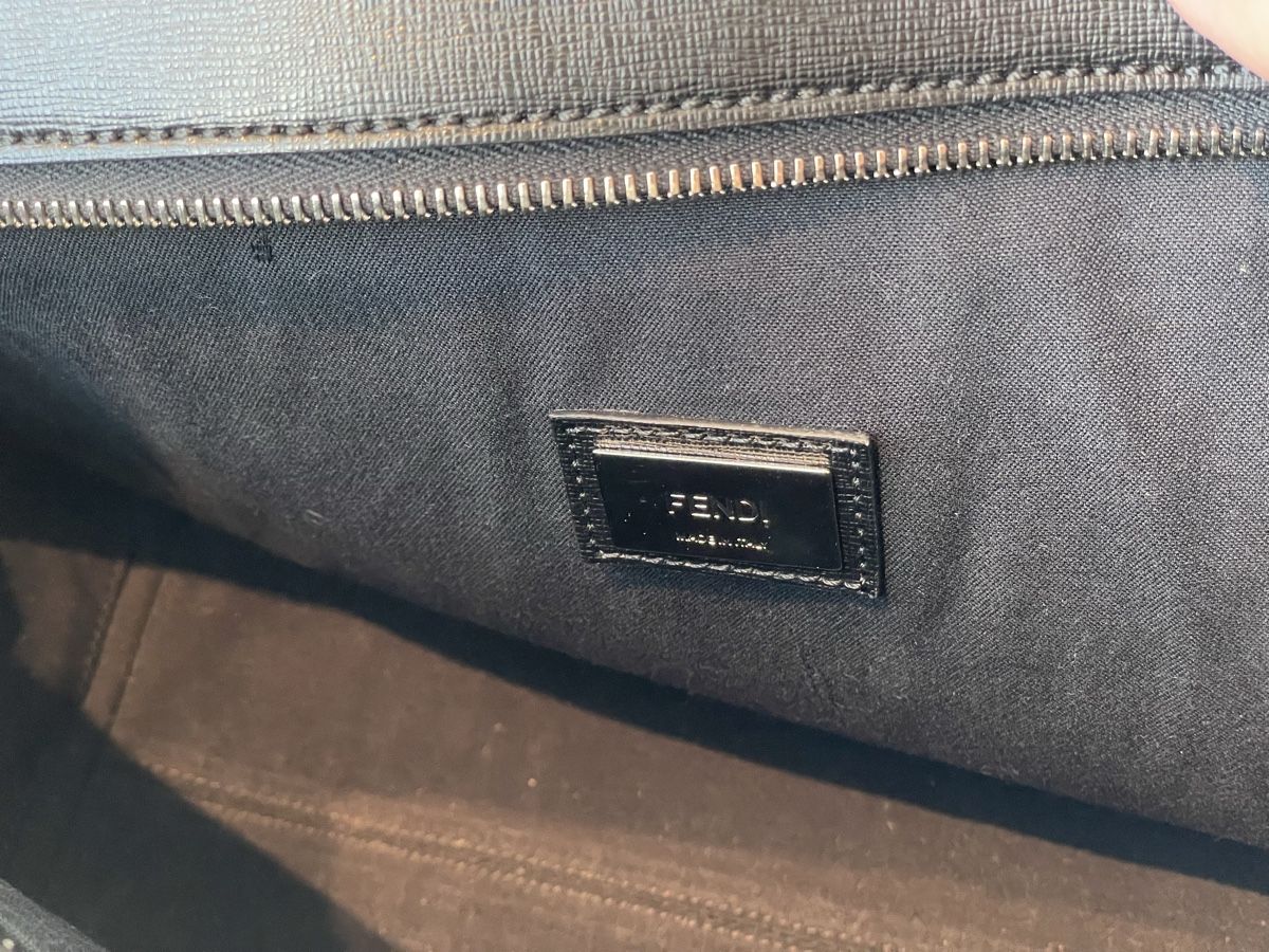 Fendi Borse da donna: Authentic Fendi Shopper with Shearling Logo! – Usato da Corcelles NE venduto da typoerrorist 6