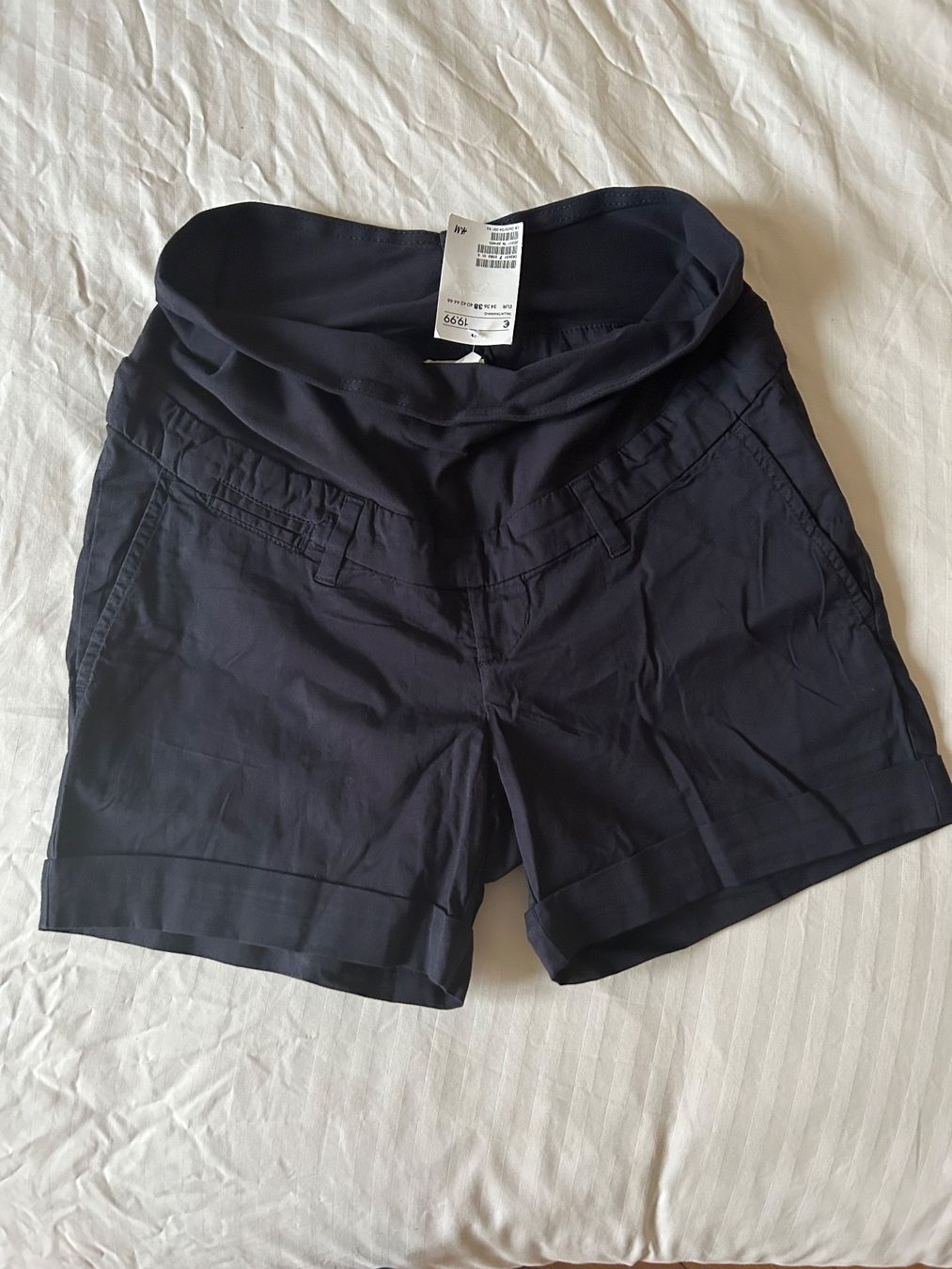H&M Pantaloni: Short grossesse, neuf, H&M, 38 – Nuovo e nell'imballaggio originale da Carouge GE venduto da Emilynette 2