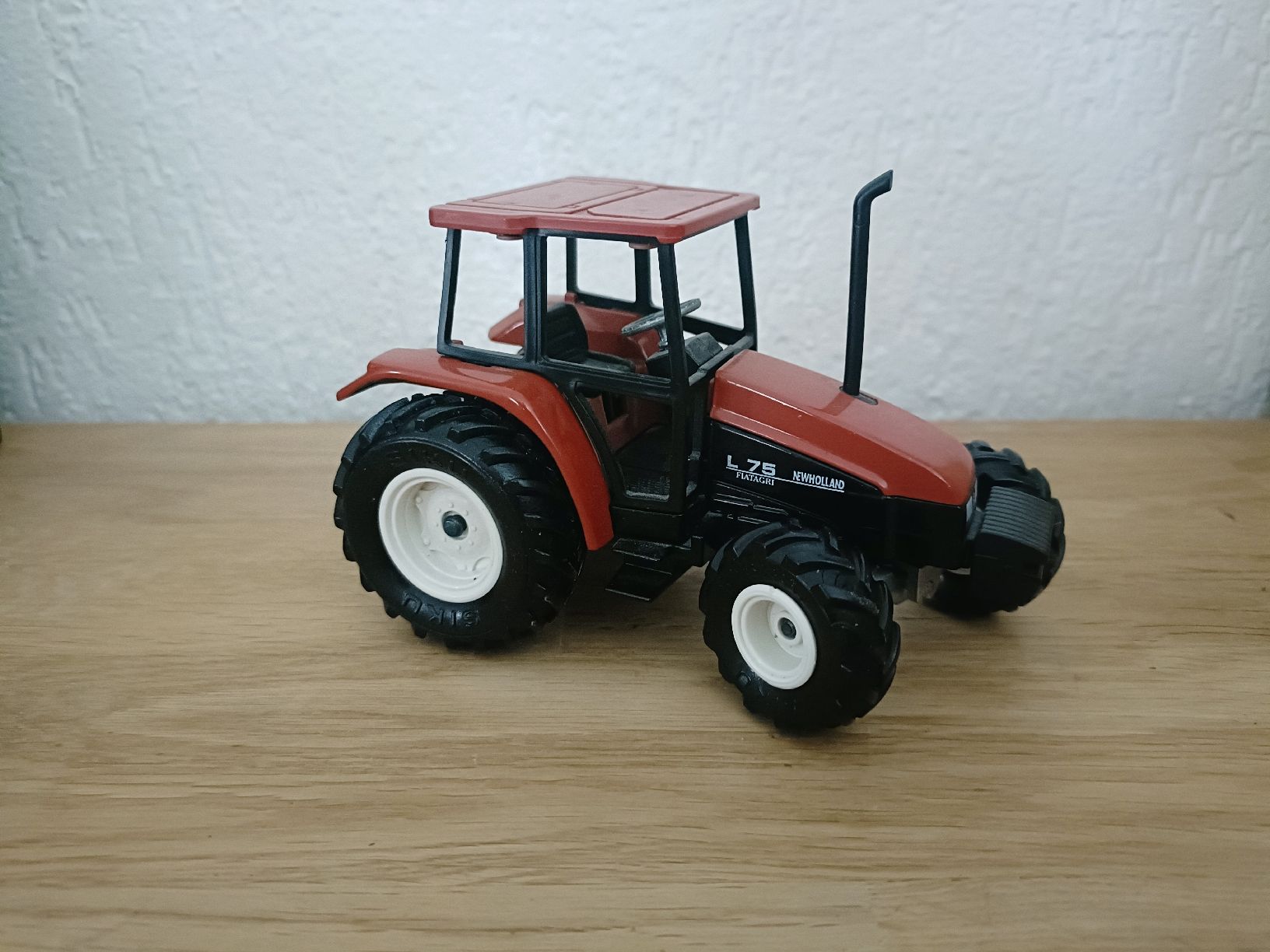 Siku Kit di modellismo & Modellini statici: Siku Traktor New Holland L75  1:32 – Nuovo (secondo la descrizione) da Grindel venduto da Forester88