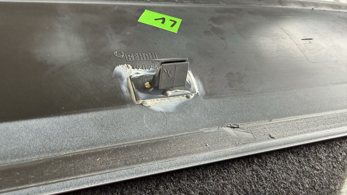 Porsche Tutti pezzi di ricambio auto: Porsche Macan Sideblades gebraucht – Usato da Steg im Tösstal venduto da Beckerbande 7