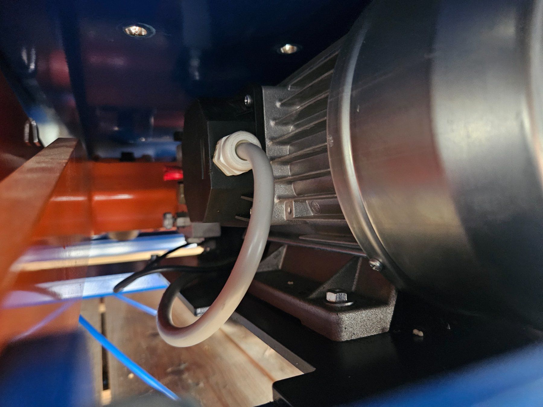 Ponts élévateurs & Crics: EdmoLift Scheren-Hubtisch 2000kg | 1300 x 800mm | 400V – D'occasion à rothrist par Mauzi53 5