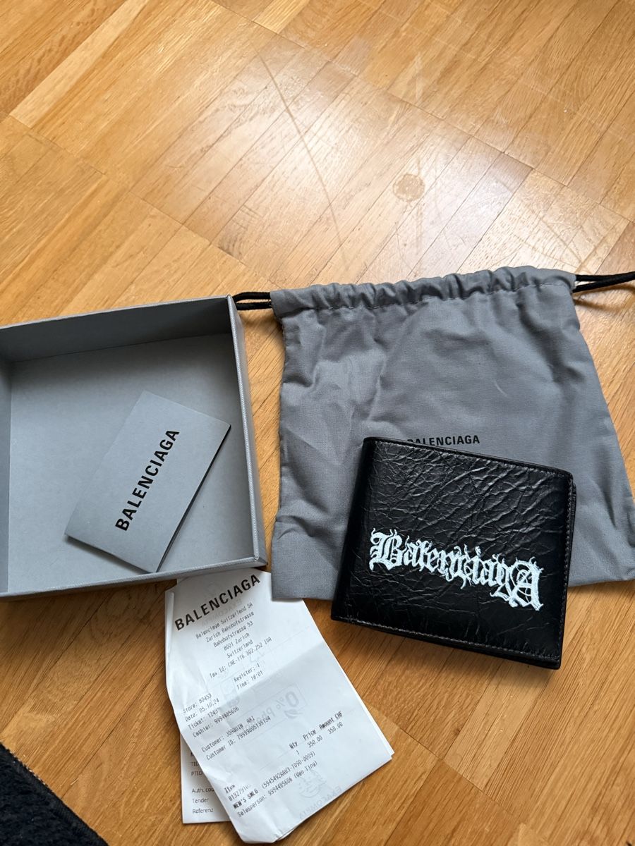 Balenciaga Portafogli: Balenciaga Gothic Letter Wallet – Nuovo (secondo la descrizione) da Romanshorn venduto da Joaquin05