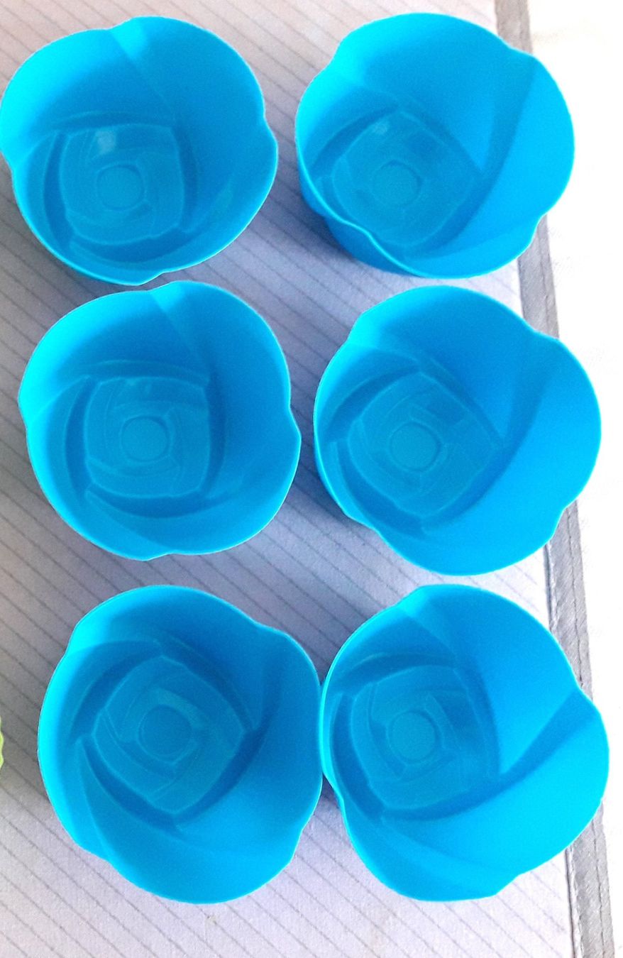 Teglie da forno: 6 PCS Silikon-Muffin-Kuchenbecher / Flower – Nuovo e nell'imballaggio originale da Bad Ragaz venduto da ejukova 1