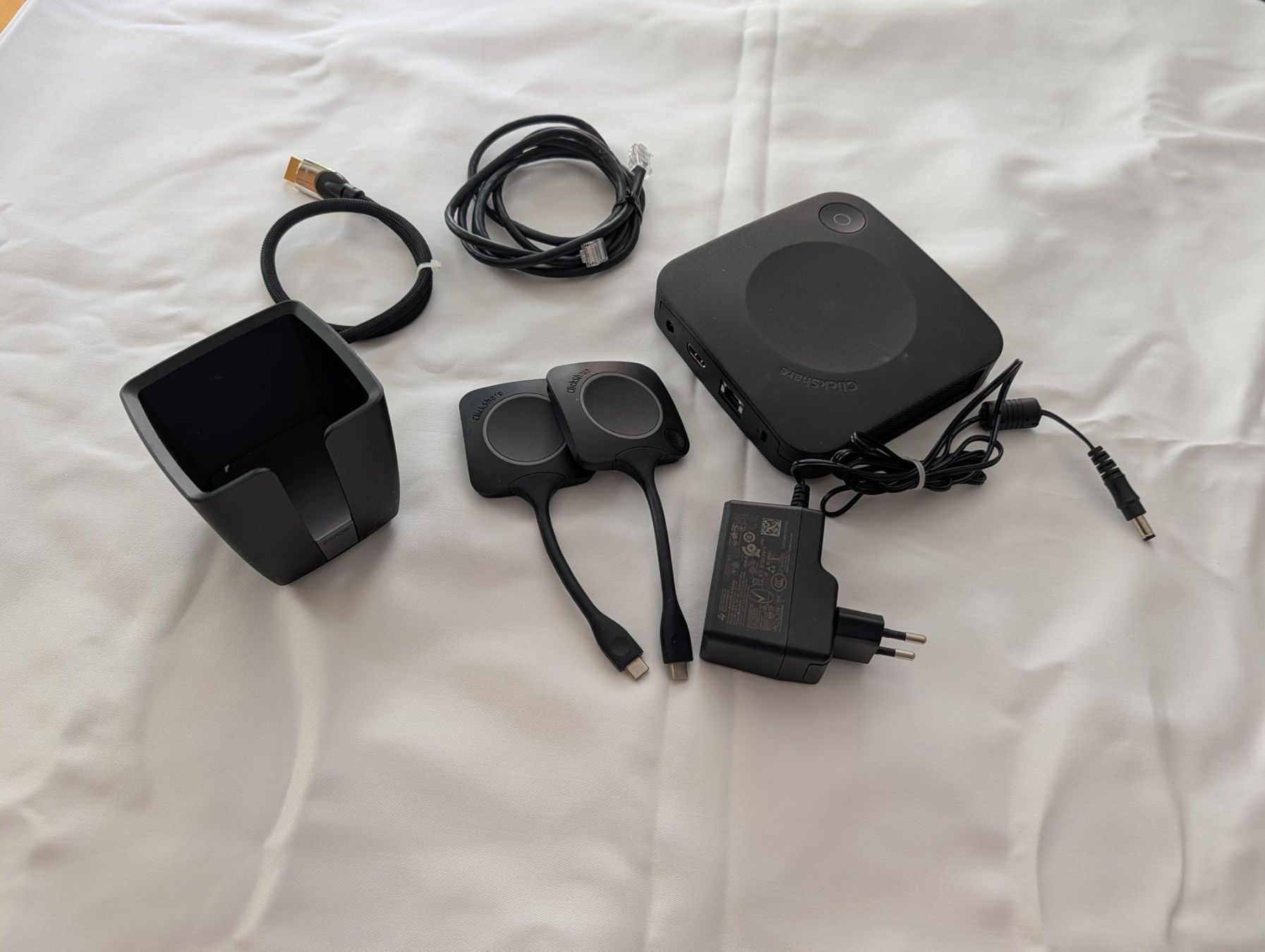 Sistemi audio & multimediali: •	Barco ClickShare C-10 – Usato da Zürich venduto da Pastuszkana 1