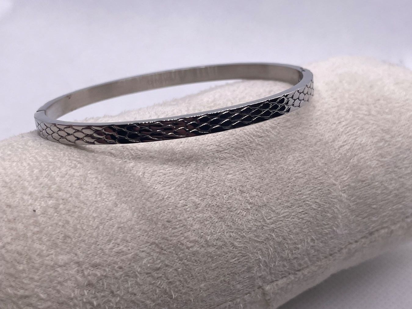 Bracciali & Braccialetti: Schicker Edelstahl Armreif, Grösse 6 cm – Nuovo (secondo la descrizione) da Zürich venduto da dun_k7s7 6