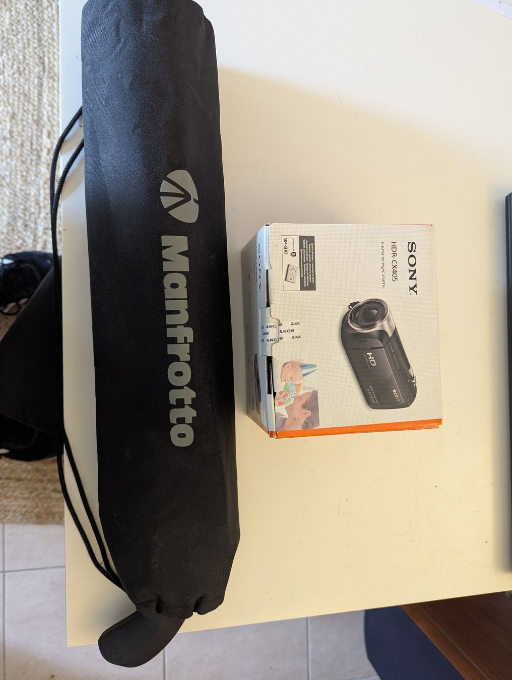 Sony Videocamere: Sony HDR CX405 & Trépied Manfrotto – Usato da Gilly venduto da bur_25bp 1