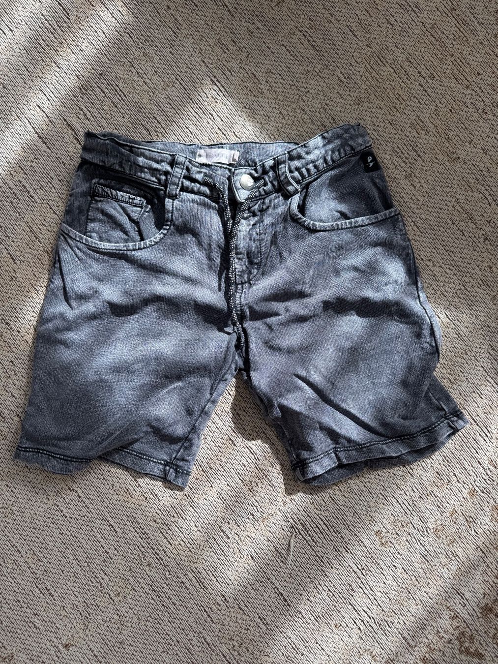 Protest Hosen: Kurze Hose Grau – Neu (gemäss Beschreibung) aus Zuzwil SG von DanielaB46