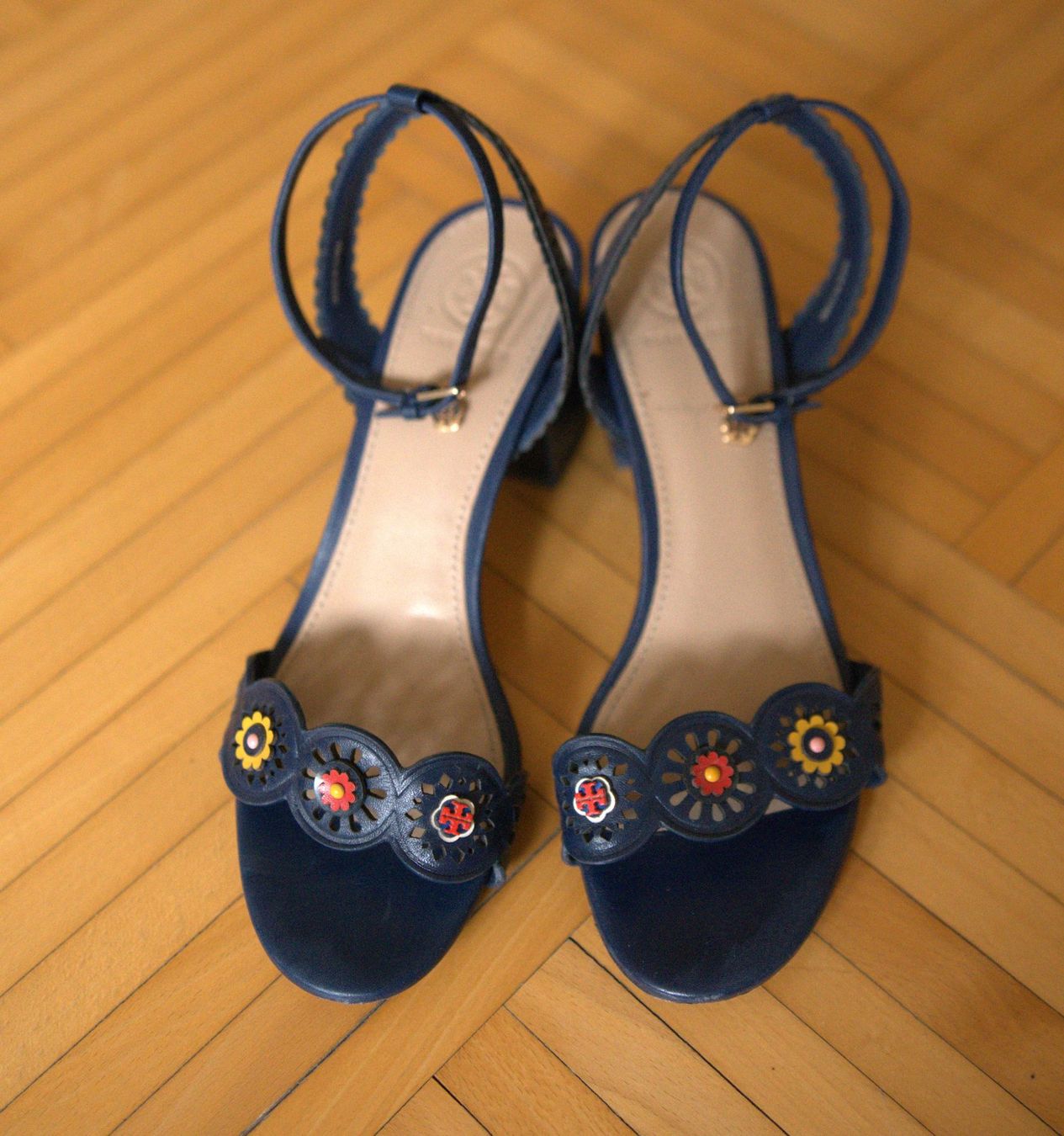 Tory Burch Scarpe da donna: Tory Burch Sommersandalen, Gr. 38, Dunkelblau, Leder – Usato da Romanshorn venduto da SwissEnn 3